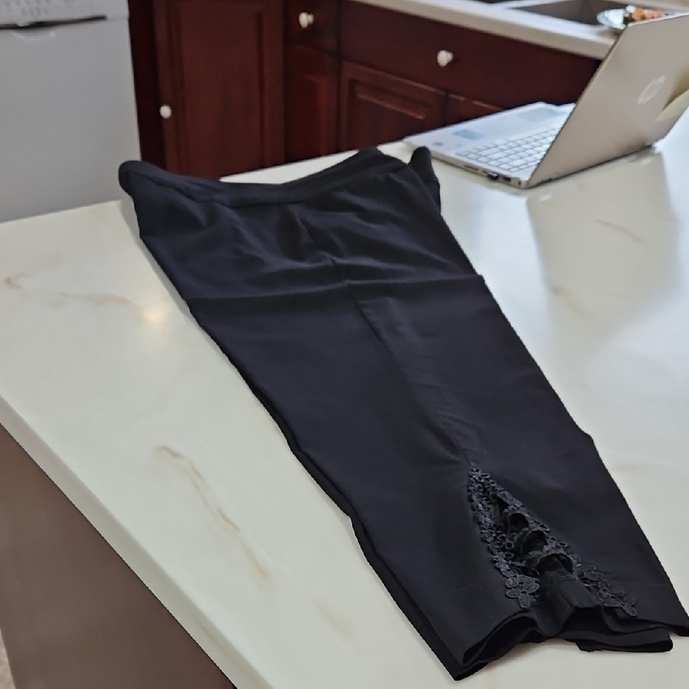 Christopher & Banks Black Signature Slimming CAPRIS With Lcae Detail. Size 10